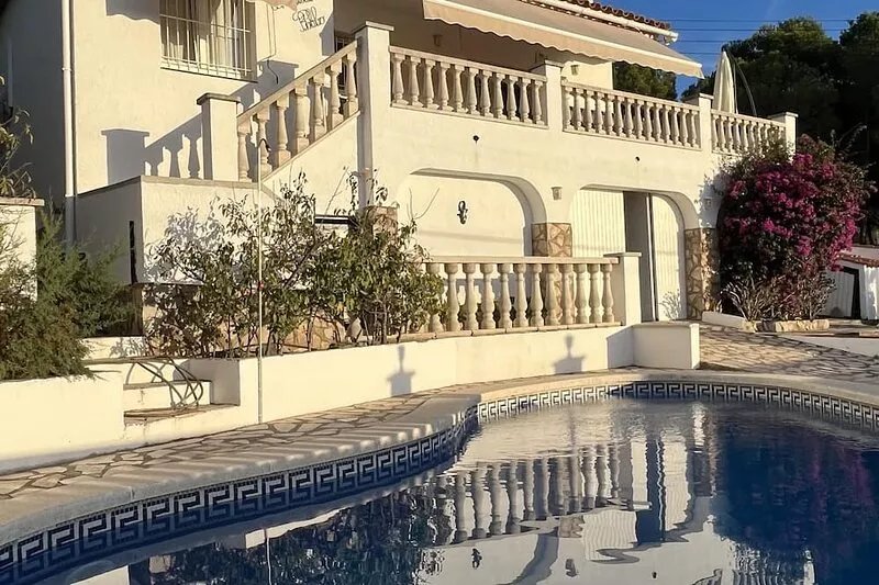 Spacious villa,  private pool, sea/mountain view, near beach, airco , free wifi