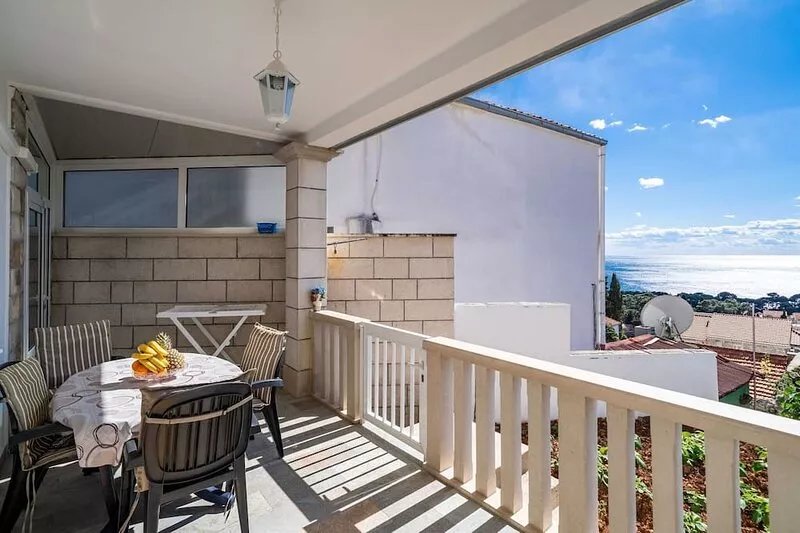 Apartment Debos - One-Bedroom Apartment with Balcony and Sea View