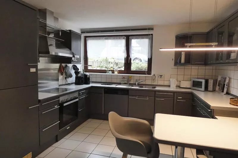 Quiet well-kept apartment, Frankfurt Airport 23 km, A5 easily accessible