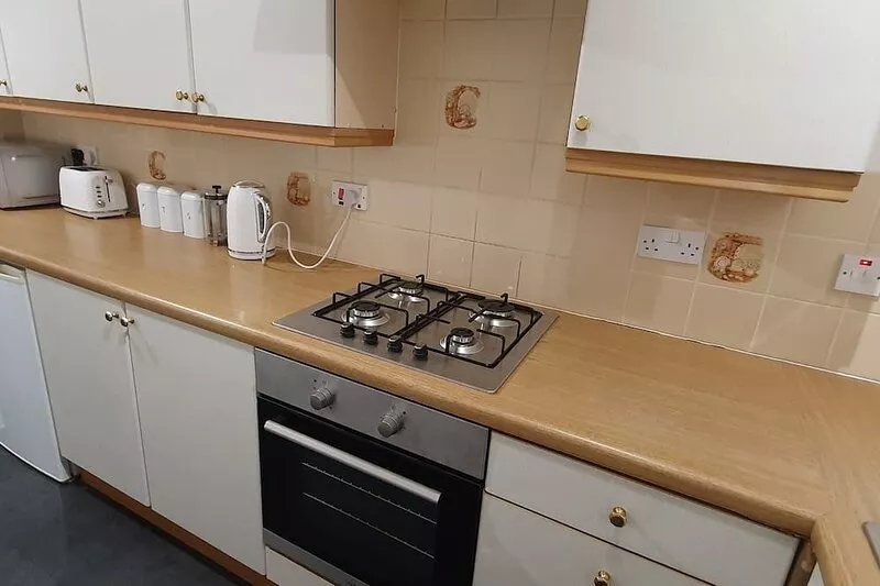 Spacious 3 bed apartment with parking, right in centre of Broughty Ferry!