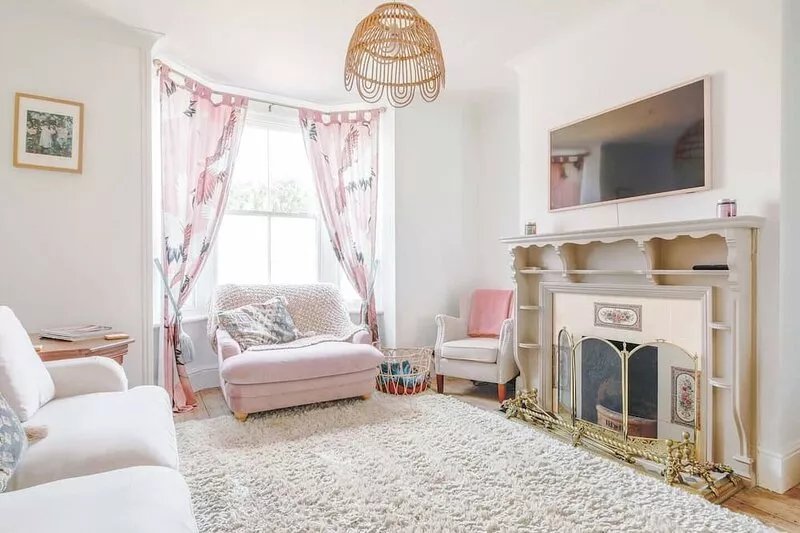 Goldfinch Cottage sleeping 6, is a stones throw from Whitstable's historic