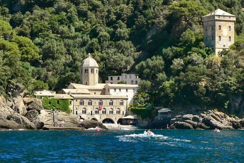 Villa with pool, garden and stunning sea view between Portofino and Camogli