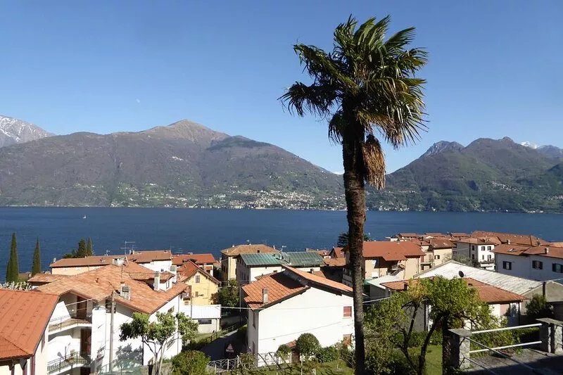 Delightful village house in San Siro, with stupendous lake view! Quiet location.