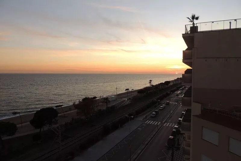 Idyllic, unique flat with spectacular sea views. Garage and Wi-fi.
