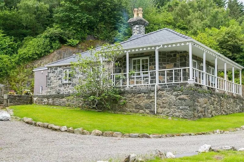 Cae Mab Dafydd -  a cosy fire that sleeps 3 guests  in 2 bedrooms