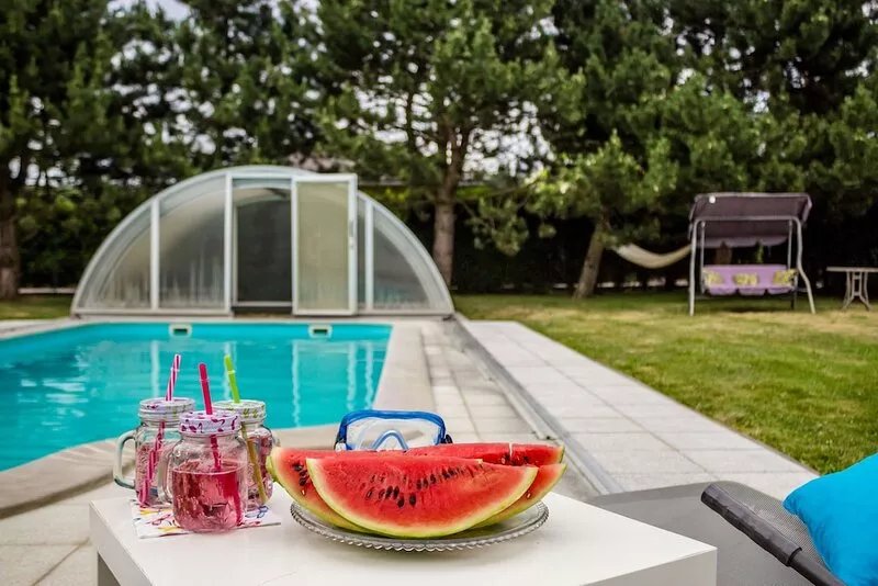 Comfortable apartment with covered pool and fenced garden