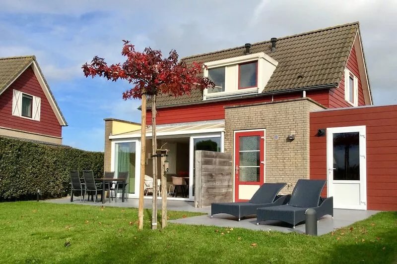 Cozy vacation home on the beautiful coast of Zeeland for 5 people