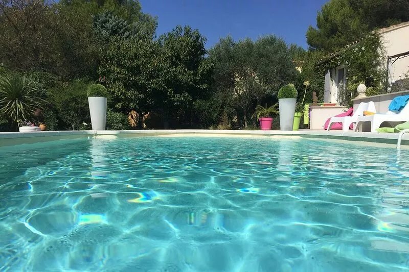 A pleasant house near to Aix-en-Provence, a calm spot in a Provencal village