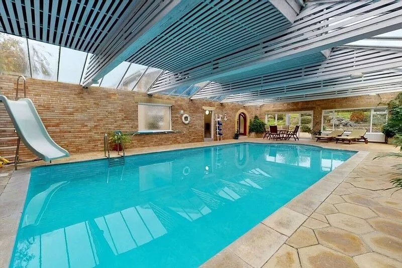 Apartment with private, indoor, heated pool, sauna + snooker room in Swanage.