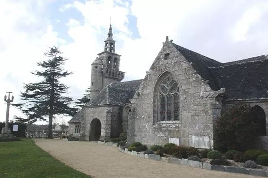 Eglise Saint-Pierre et Saint-Paul et enclos Paroissial de Ploulec'h