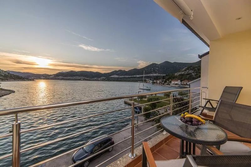 Apartments Ema-Comfort Two Bedroom Apartment with Sea View