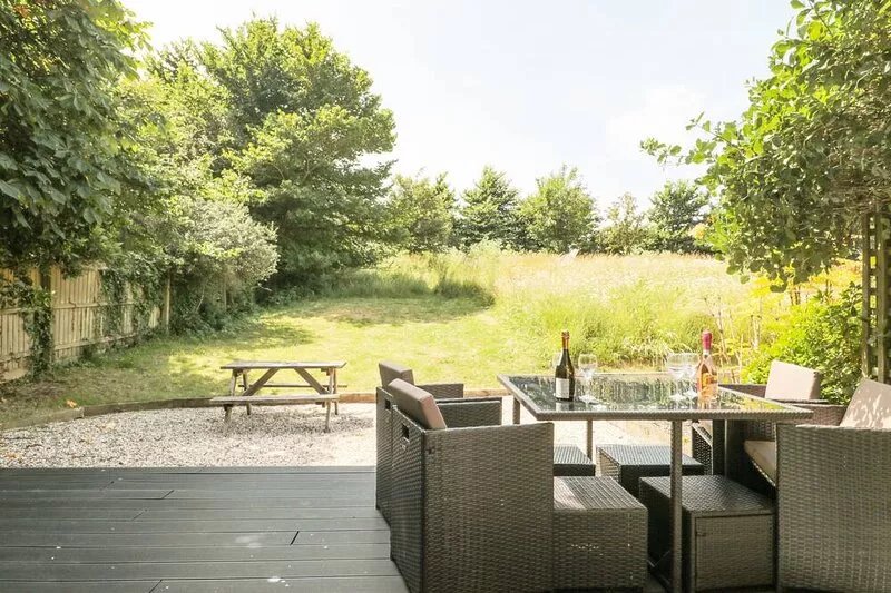 SHEPHERD OAK, pet friendly, luxury holiday cottage in Upwey