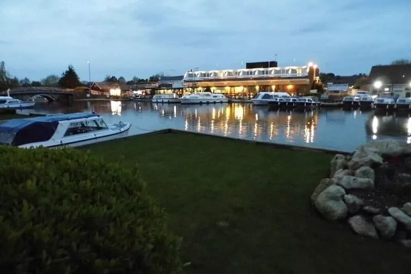 Waterside holiday cottage with own mooring & fishing. 2-bedroom (Double & Twin)