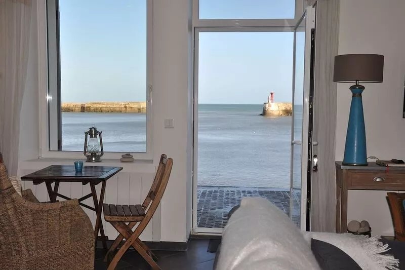 Seafront, exceptional sea view, charm, fireplace and luxury comfort, 100m2