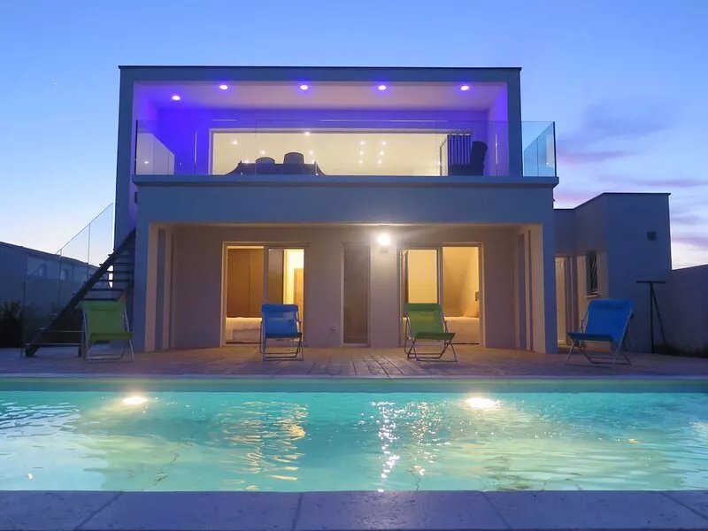 luxury villa, quiet, private heated pool, 1.3km from the sea