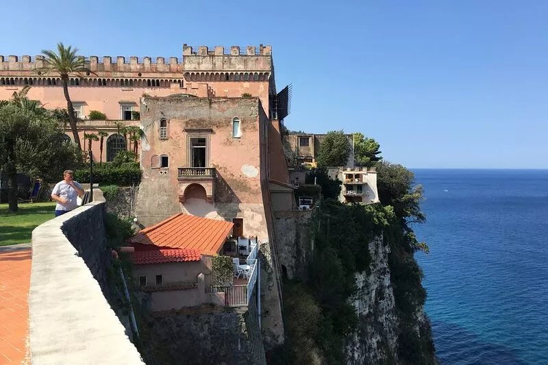House at the castle pool and beach