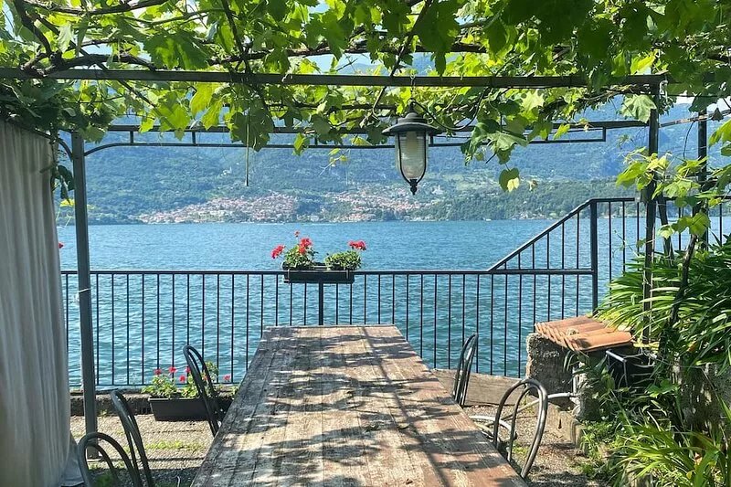 Peonia Apartment | Lovely apartment on Lake Como near Bellagio.