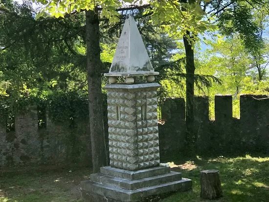 Monumento ai Garibaldini Caduti nella Battaglia di Laveno
