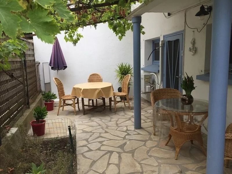 Appartement Rez de Jardin Piscine Chauffée, Barbecue, Plancha