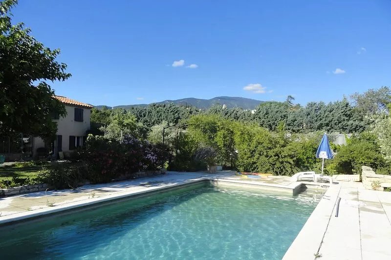 600m from the village, fully renovated gîte, all comforts, pets welcome.