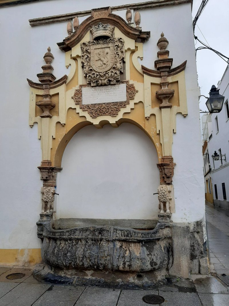 Fuente De La Piedra Escrita