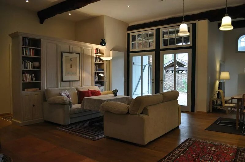 Enjoy peace in a large farmhouse, central location to amusement parks & heath