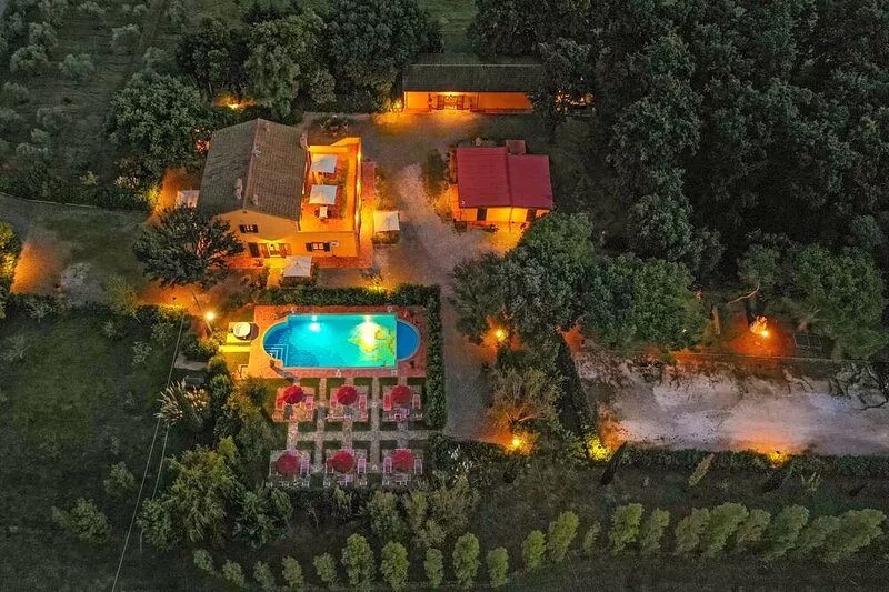 Three-room apartment 58sqm with swimming pool in the countryside 3km from beach