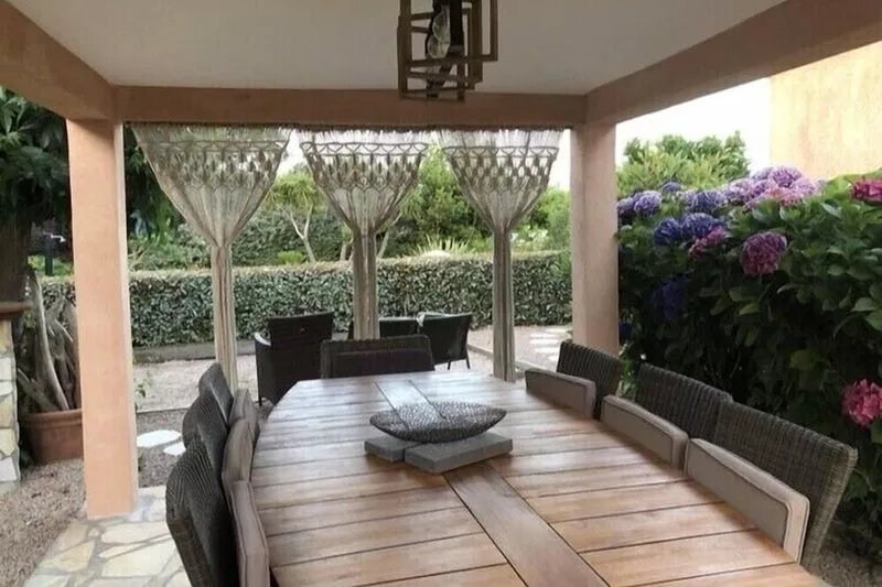 COMFORTABLE VILLA WITH PRIVATE POOL AND JACUZZI CLOSE TO THE BEACH