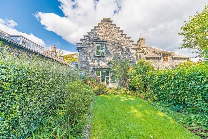 Sleep 6, 3 bedroom Lake District Cottage, close to village, lake and beautiful