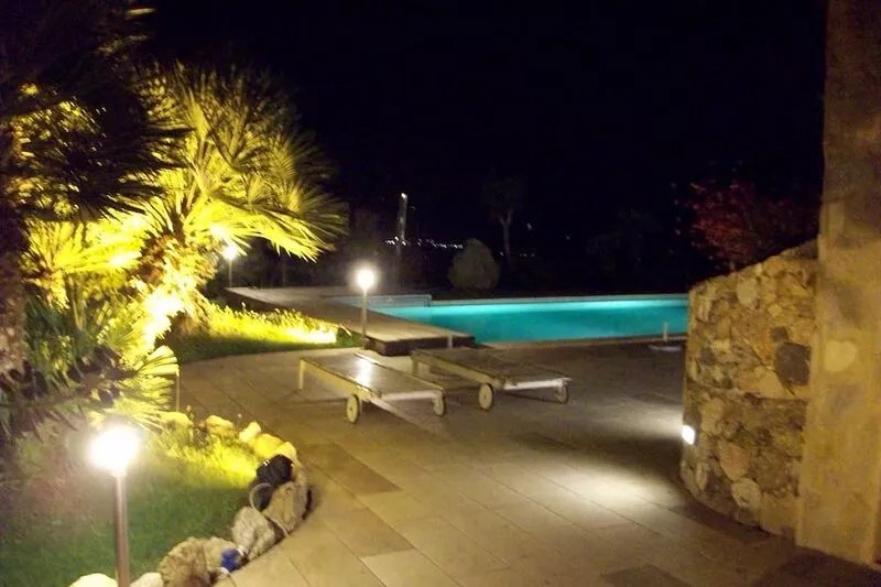 Large mansion, swimming pool, for 8 people, 1400 m from the beach