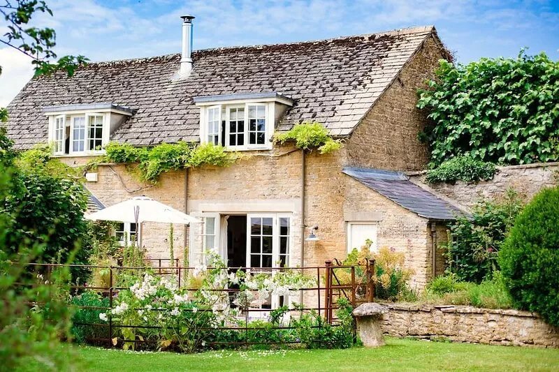 Apple Store Cottage - sleeps 2 guests  in 1 bedroom