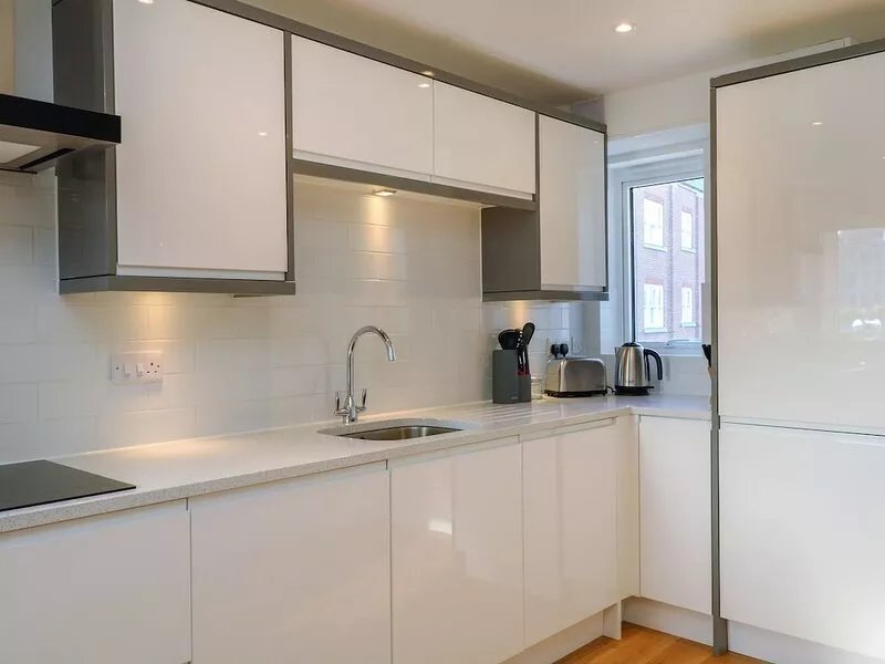 HARBOURSIDE HAVEN APARTMENT 1, family friendly in Weymouth