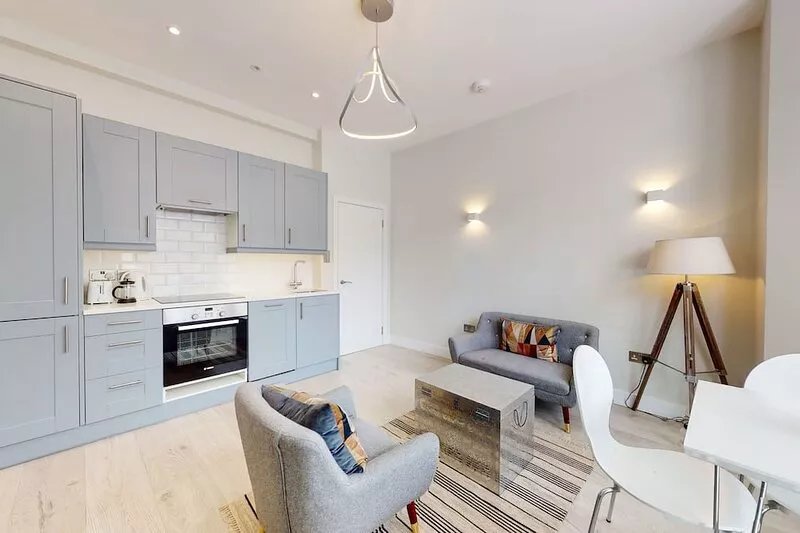 Modern 2 Bed Flat - 4mins to Westbourne Park Tube