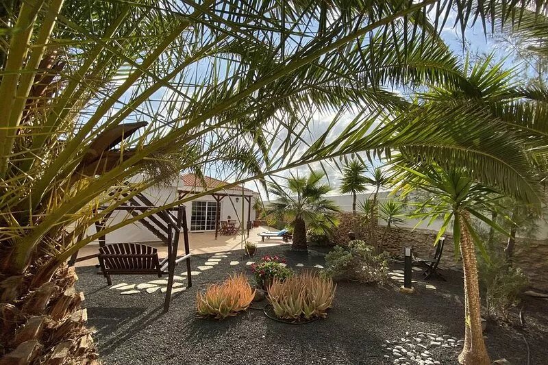 Casa Aura, feel-good oasis, 102 sqm vacation home with palm trees, terraces and
