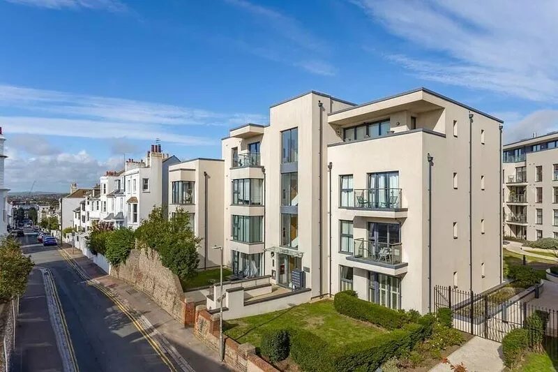 Central Brighton Apartment - Modern 1-bedroom apartment w/ balcony