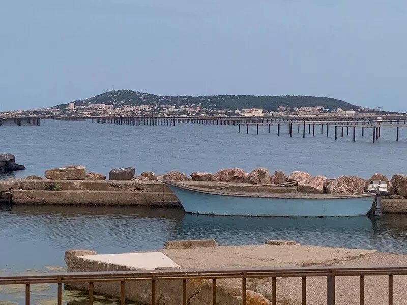 VILLA with swimming pool, breathtaking view of the Sesquiers lake