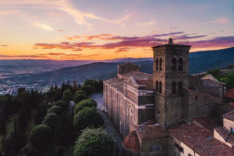 Tuscan Dream: Gorgeous Private Cortona House with Fantastic Views, Garden & Pool