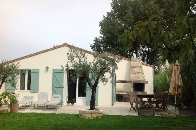 Le Bois Plage En Ré : Comfortable house with garden