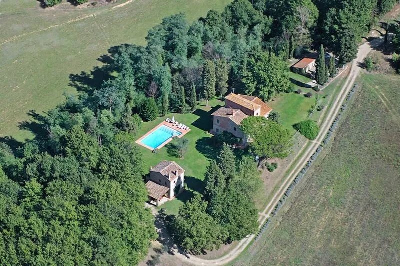 Charming Tuscany Country House with private pool, barbecue & table tennis