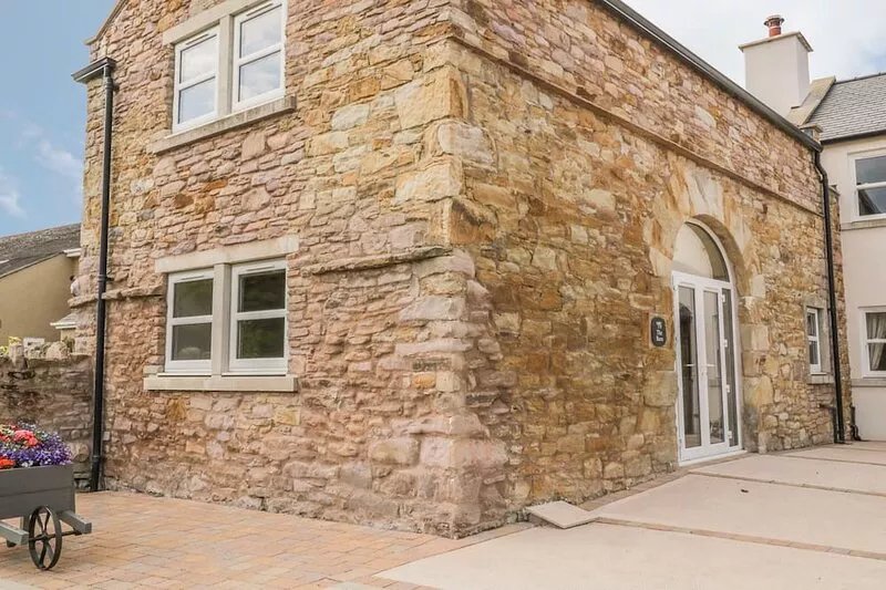THE BARN, family friendly, character holiday cottage in Workington