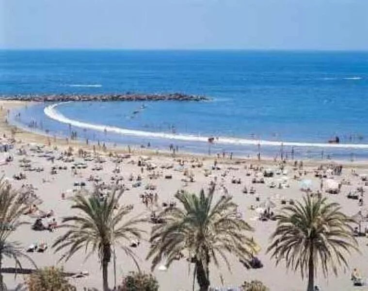Vacation Home (VV) with garden and private parking near the beach