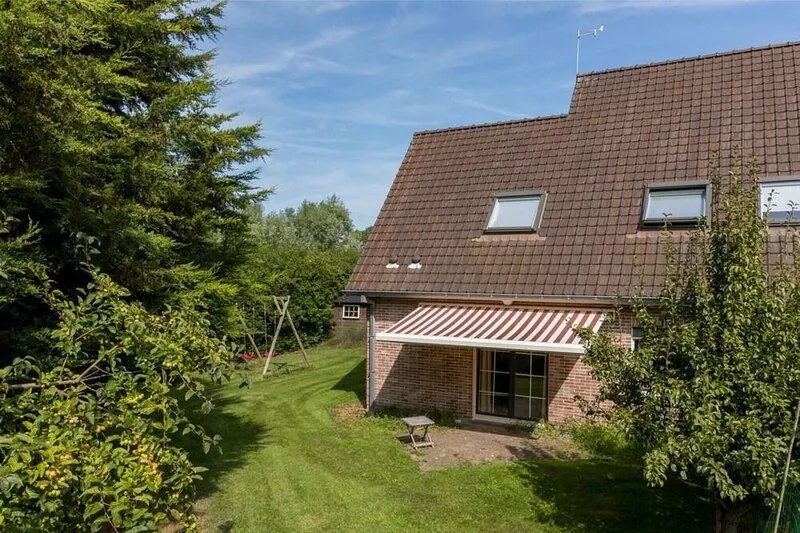 Holiday Home in Vrouwenpolder with Garden