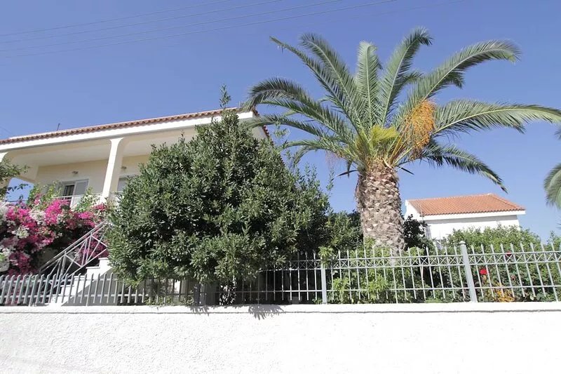 CHARMING MEDITERRANEAN COTTAGE NEAR THE BEACH AND CLOSE TO THE AIRPORT AND PORT