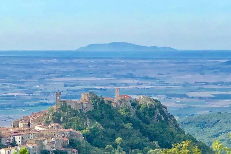 Casa dell'Artista, beautiful medieval house in Tuscan village, stunning views