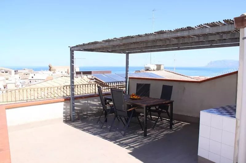 Apartment with large terrace in the city center
