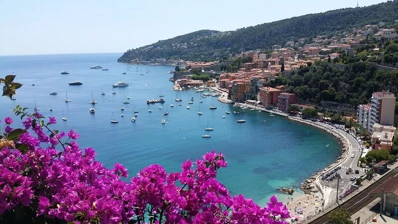 Holiday one bedroom apt, in heart of old town, lovely sea view
