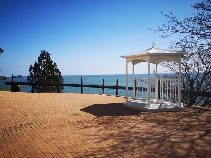 ***SLEEPING IN STYLE BY THE SEA***Luxury Beachfront apartment