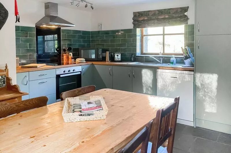 2 bedroom accommodation in Fachongle Ganol, near Newport