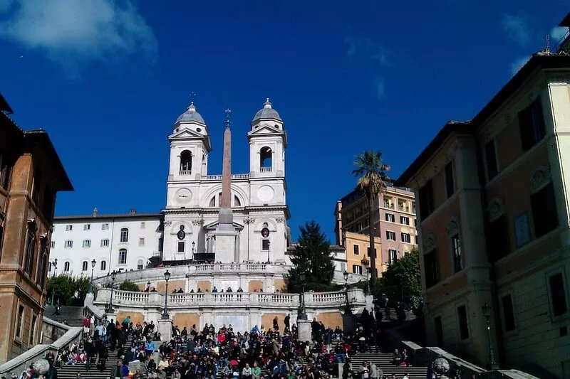 Rome: Large apartment 900 mt. to  the Vatican in a period building (auth. n