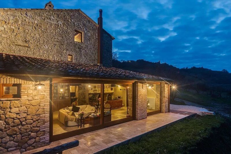 VILLA WITH 6 APARTMENTS 23 SEATS BEDS